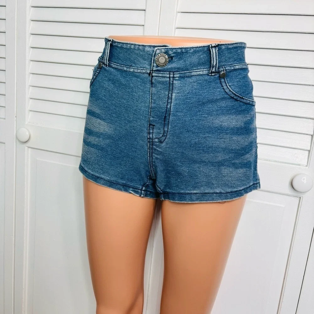 CLEAR ROCK Light Blue Jean Shorts Size Large